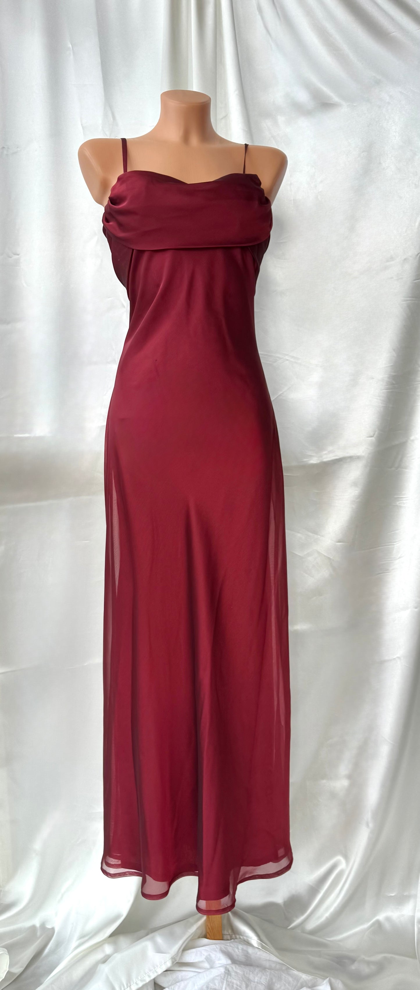 Elegant Red Vintage Dress with Ribbon